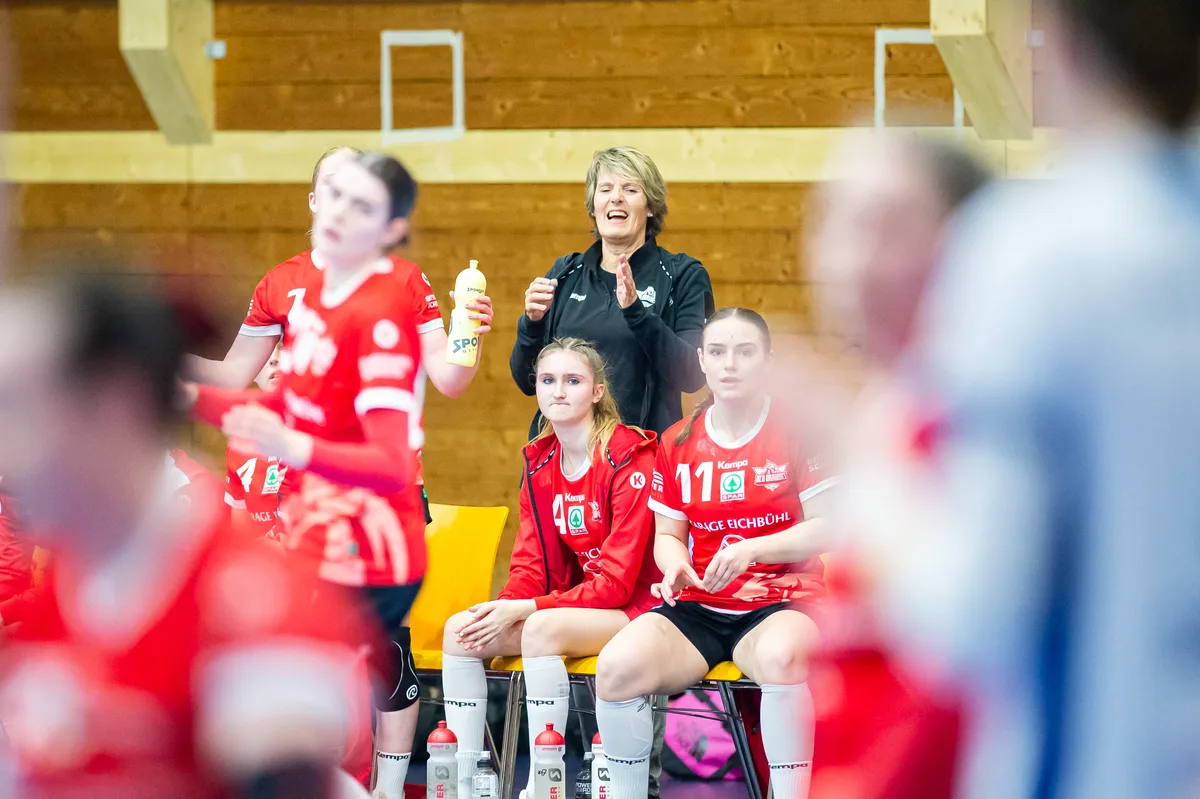 Was sie auch immer in diesem Moment gesehen hat, es hat Trainerin Ruth Jud nicht gefallen. Auch die sportliche Entwicklung gab nicht zu Freudensprüngen Anlass – die Ustermerinnen stiegen aus der zweithöchsten Liga ab. Uster JUD Ruth